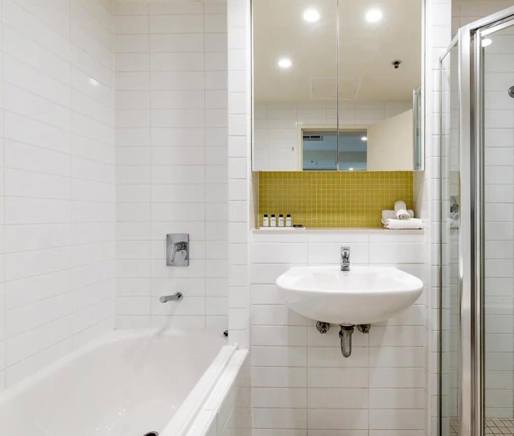 Glenelg Oasis, Pool, Gym, Spa & Sauna, Free Parking, City Views 외부 사진